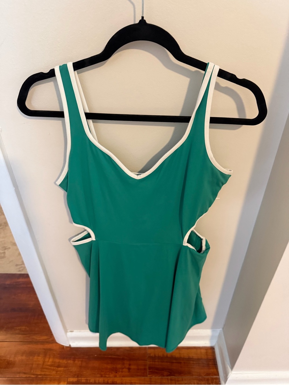 Old Navy Teal Scoop Neck Tank with White Trim women athletic dress size large